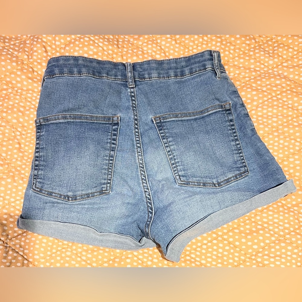 H&M High-Rise Blue Denim Cuffed Short Shorts Size 8 - Picture 3 of 3
